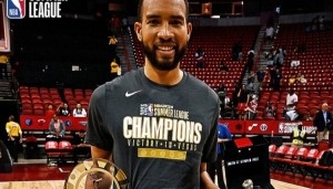 有内有外攻防出色！大莫布里8中5拿下13分2板3助2断