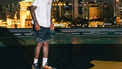 九游-勒布朗·詹姆斯开启中国行：打卡上海外滩、东方明珠